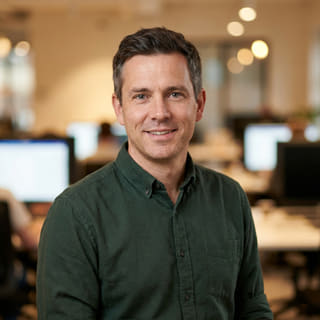 Daniel Carter, apresentado como Diretor de Tecnologia na Nébula Capitório, em imagem de perfil